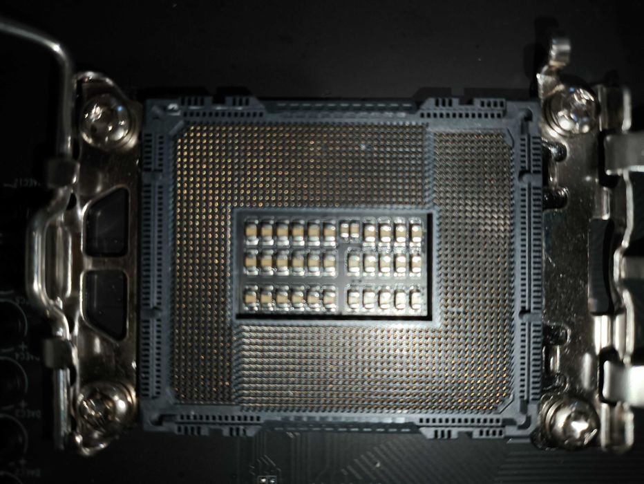 Sprzedam płytę główną Gigabyte Z690 AORUS ELITE DDR4 (Socket LGA1700)