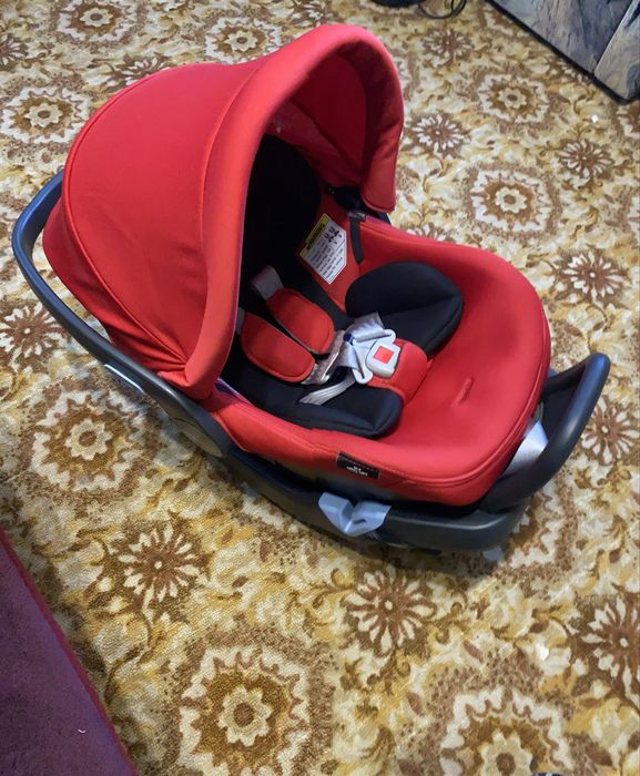 Автокрісло Peg Perego  з 0 з базою в ідеальному стані