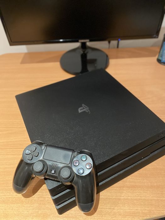 Playsations 4 PRO 1T com 1 comando original.