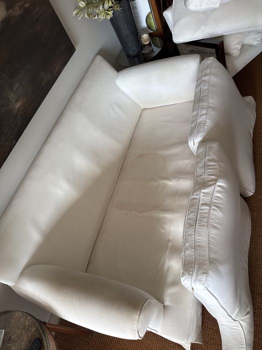 Sofá de 2 lugares branco em excelente estado – muito confortável