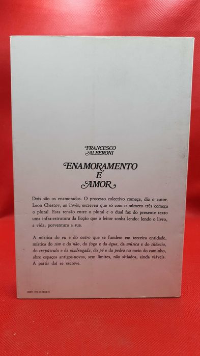 Livro - REF PA4 - Francesco Alberoni - Enamoramento e Amor