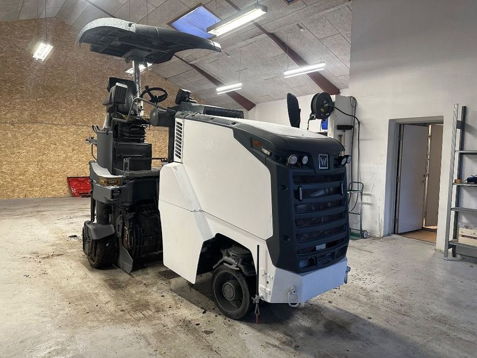 Wirtgen W 50 Ri - FREZARKA DROGOWA DO ASFALTU - JAK NOWA - STAN ODSWIEŻONY - SERWISOWANY - NISKIE MOTOGODZINY  Unikatowy, Niemiecka JAKOŚĆ, Odswieżona, Gotowa do pracy, Mocny sprzęt