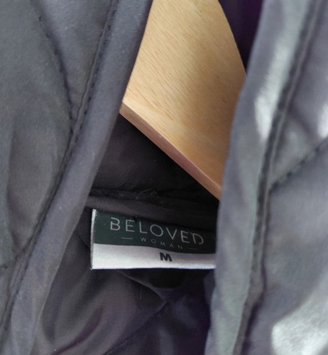 Czarny długi z kapturem bezrękawnik M