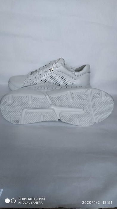 Кроссовки кожаные перфорация