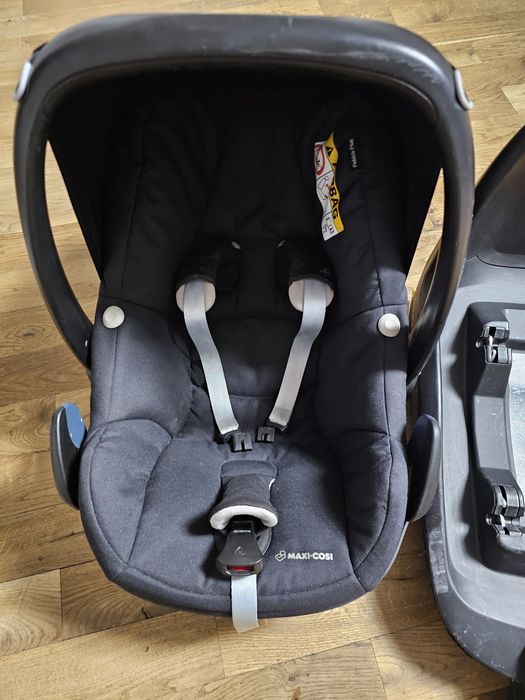 Sprzedam fotelik Maxi-Cosi Pebble Plus z bazą 2wayFix.