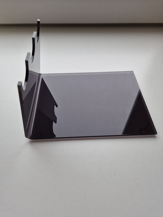 Uchwyty na stojaku na broń krótką