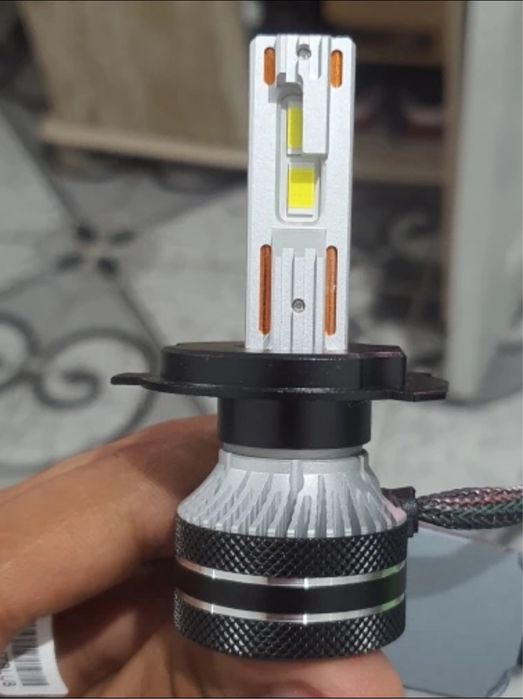 Авто лампы с обманкой CANBUS 60000Лм 180W. Самые яркие лампы LED Н4/H7