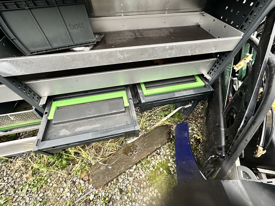 Zabudowa warsztatowa regały imadło  trafic vivaro t5  sprinter crafter