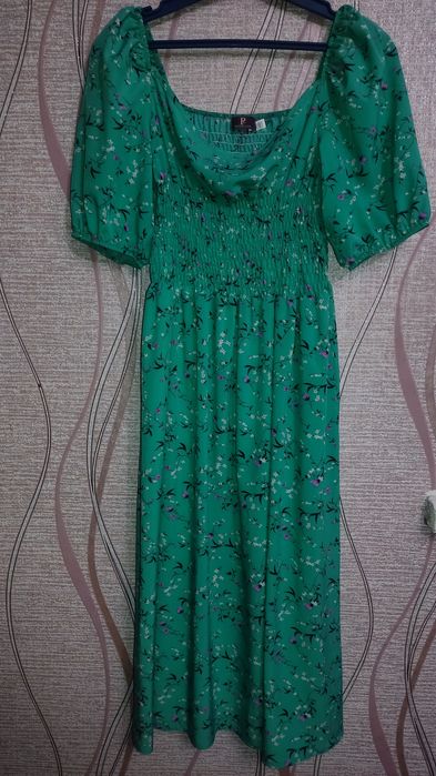Літнє зелене плаття з квітковим принтом