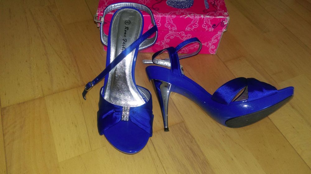 Niebieskie buty rozmiar 39