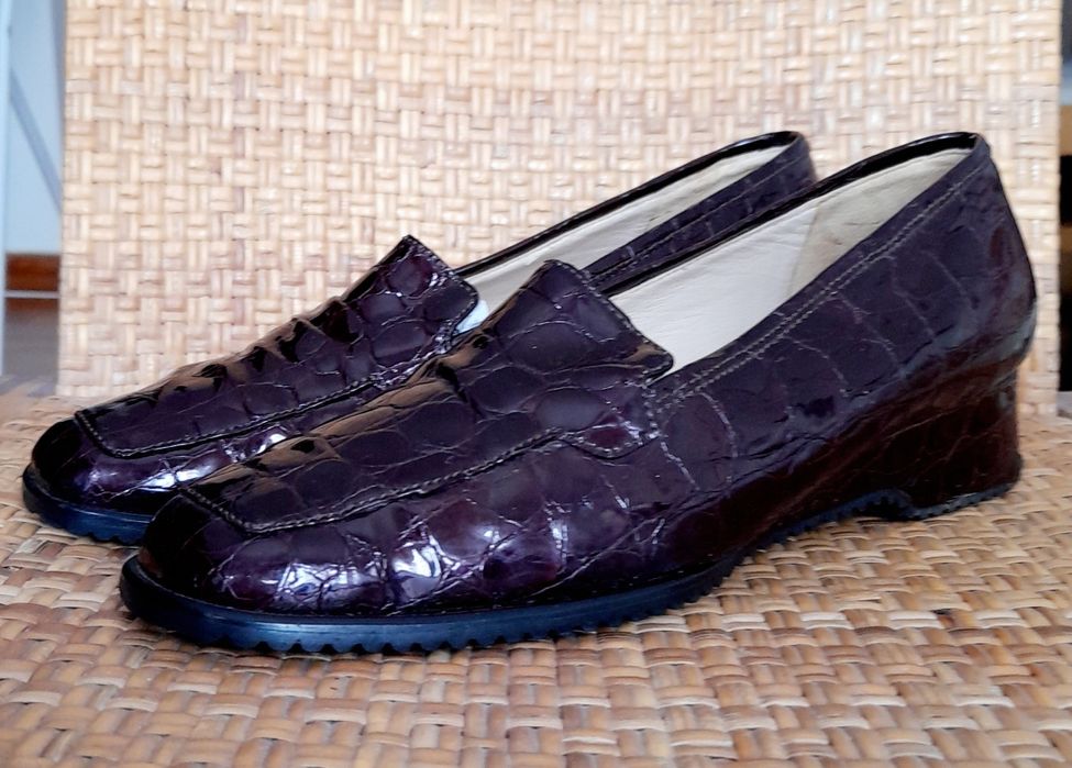 Sapatos Ferdy Style, em pele genuína. Como novos. Tamanho 39,5