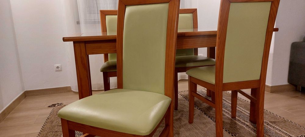 Mesa sala de jantar e 4 cadeiras