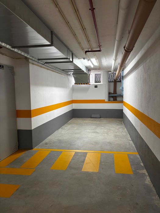 Lugar Garagem Carcavelos/Parede