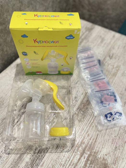 Молоковідсмоктувач механічний та пакети для зберігання молока