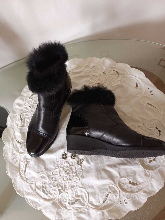 Полусапожки Remonte Германия  с натур мехом р.40,  кожа