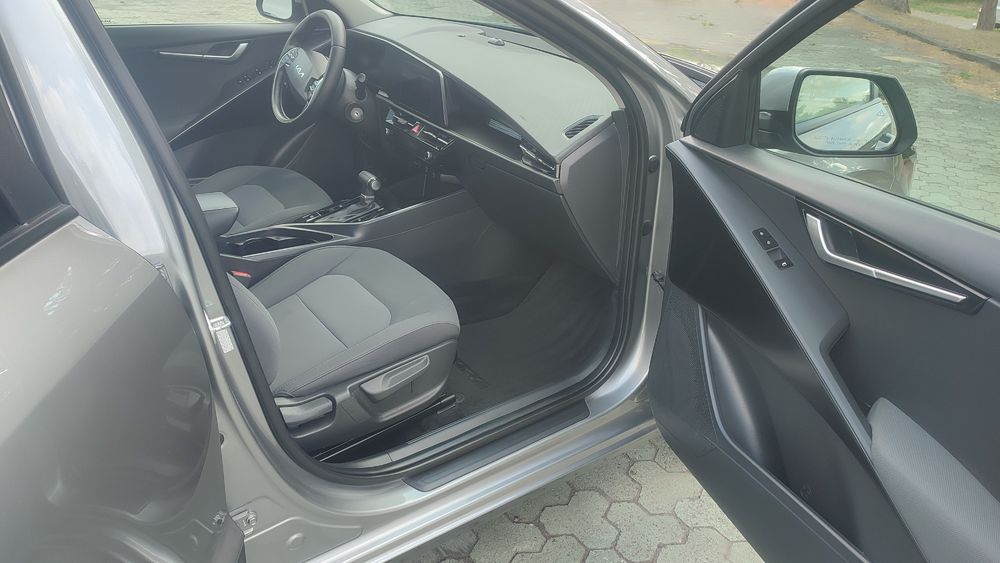 Kia Niro гібрид 2023 року