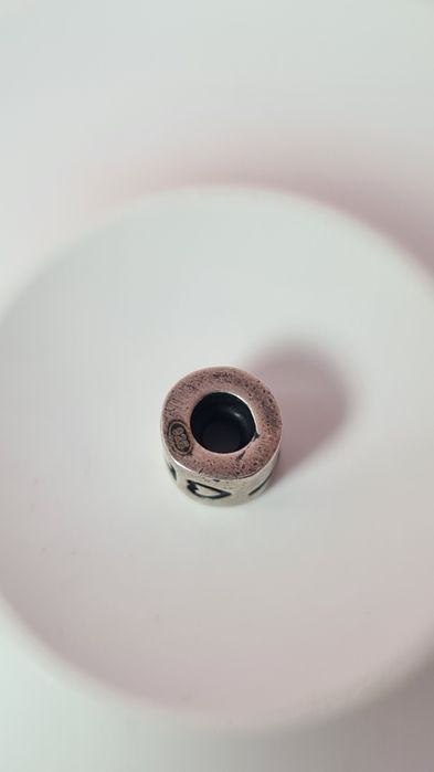 Srebrny charms koralik napis love serce 925