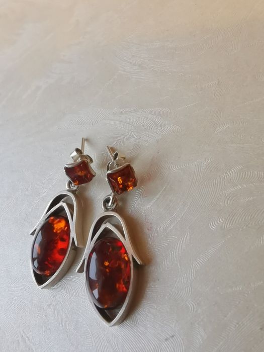 Srebrne kolczyki z bursztynem