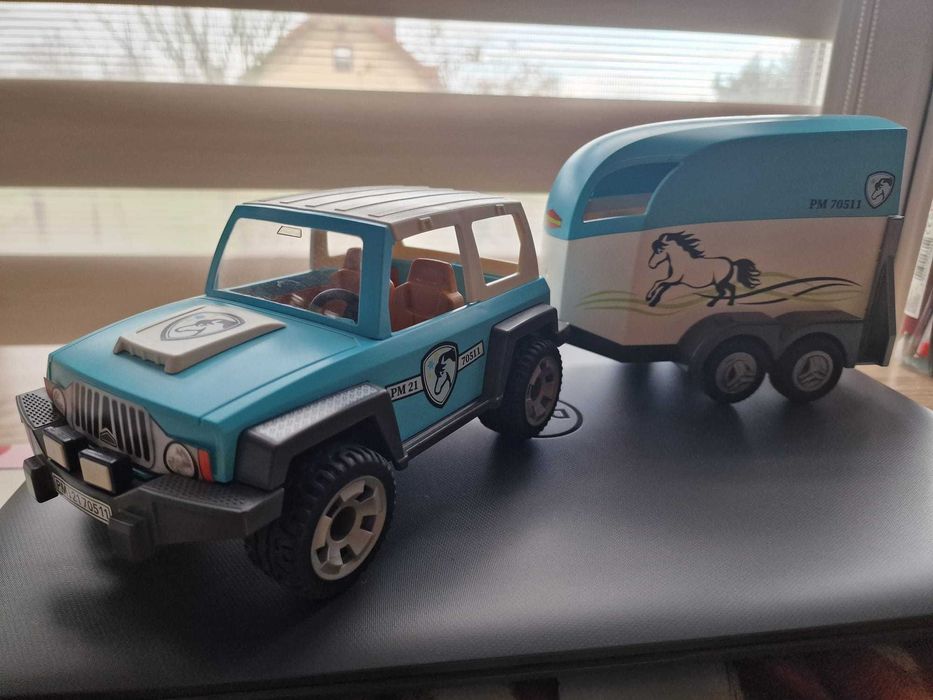 Playmobil 70511 Samochód z przyczepą dla kucyka