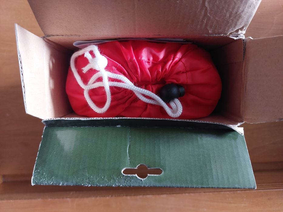 Cama de rede em vermelho