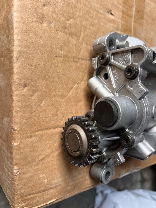 Насос масляный Volkswagen Passat b7 фольксваген пассат б7