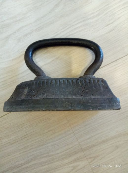 Чугунный утюг 4.200 кг.