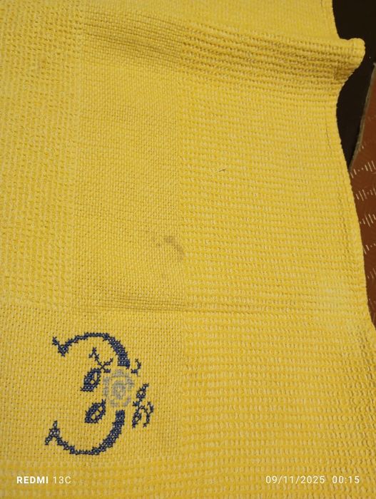 Embroidered Square Towel431550031756666883