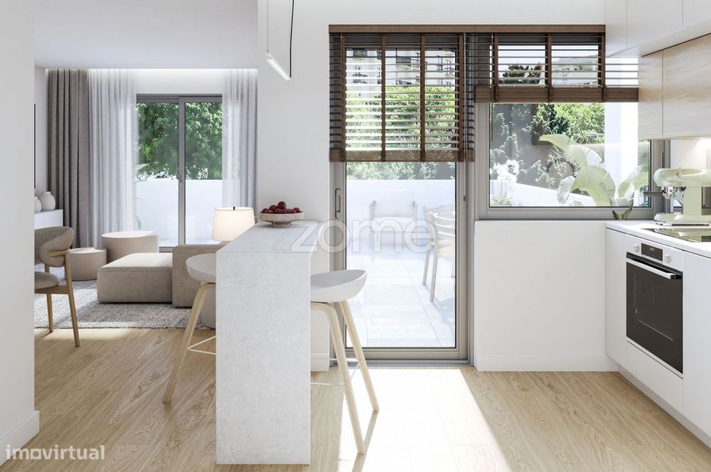 Apartamento T2 novo, com terraço, em Aldoar.