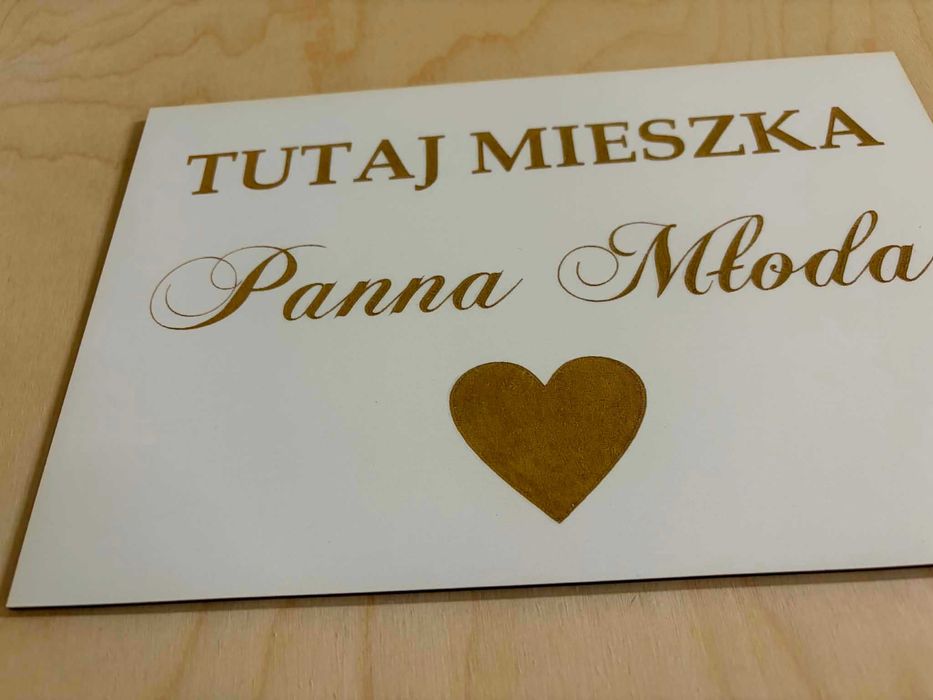 Tabliczka Tutaj mieszka Panna Młoda serce ogród 20x30 cm biała grawer