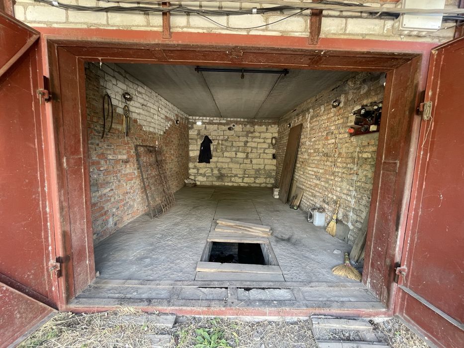 Продається гараж в авто кооперативі мир 1