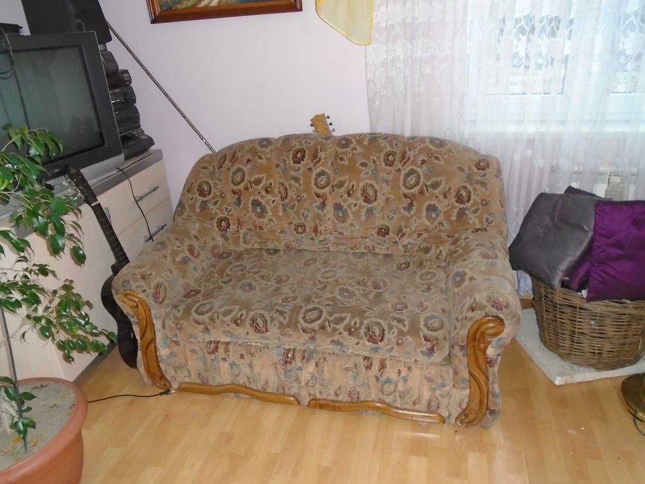 Kanapy w kwiaty, trójka i dwójka