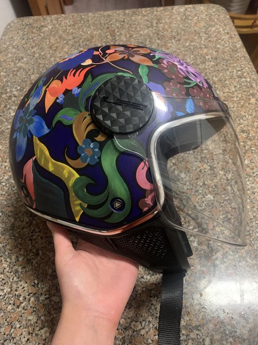 Capacete feminino tipo jet LS2