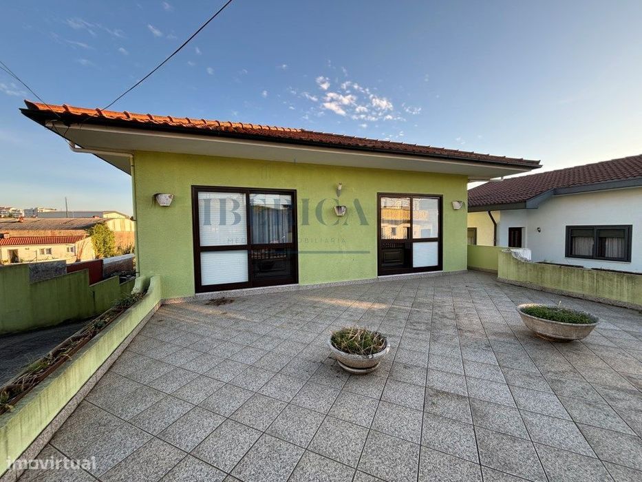 Moradia térrea independente para arrendamento em Sta Maria da feira...