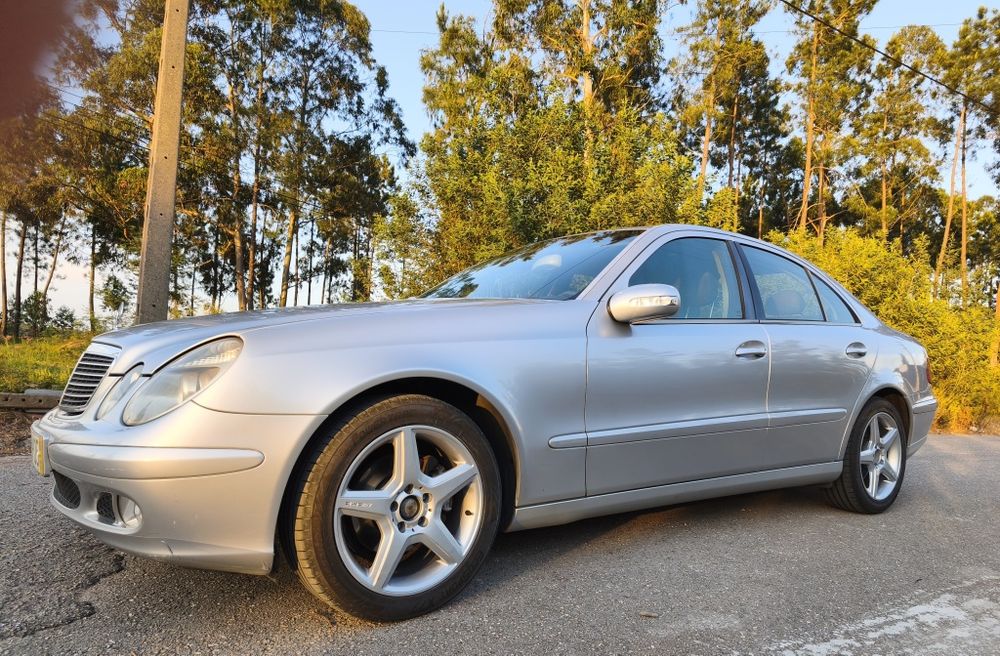 Mercedes-Benz Classe E 270 CDI Executive II Aut. (2005) – Potência, Conforto e Fiabilidade