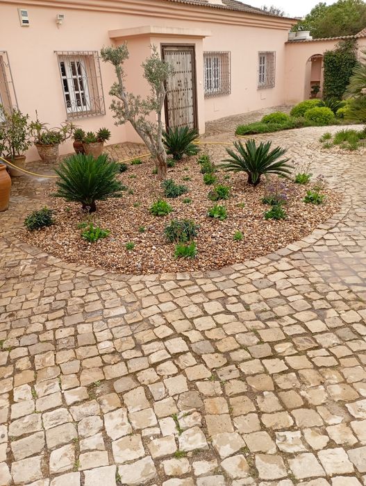Piscinas, Jardins e Obras