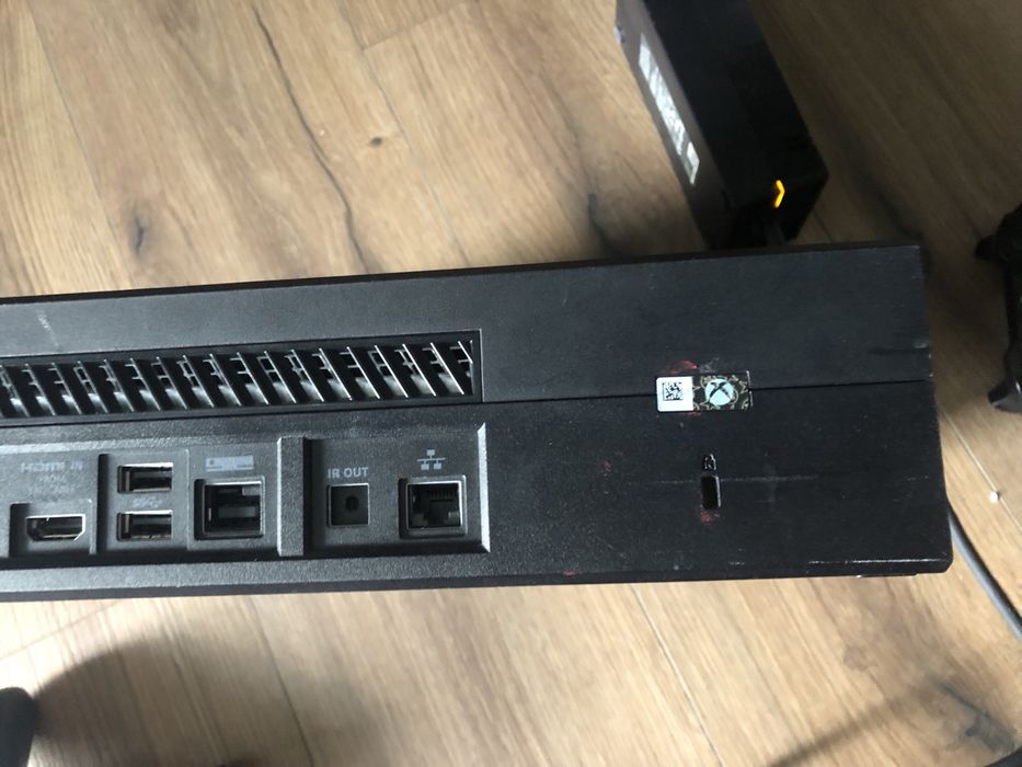 Konsola Xbox One + Pady