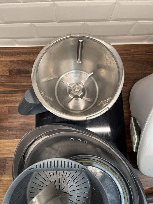 Vendo Bimby TM5 + copo extra + borboleta + chave