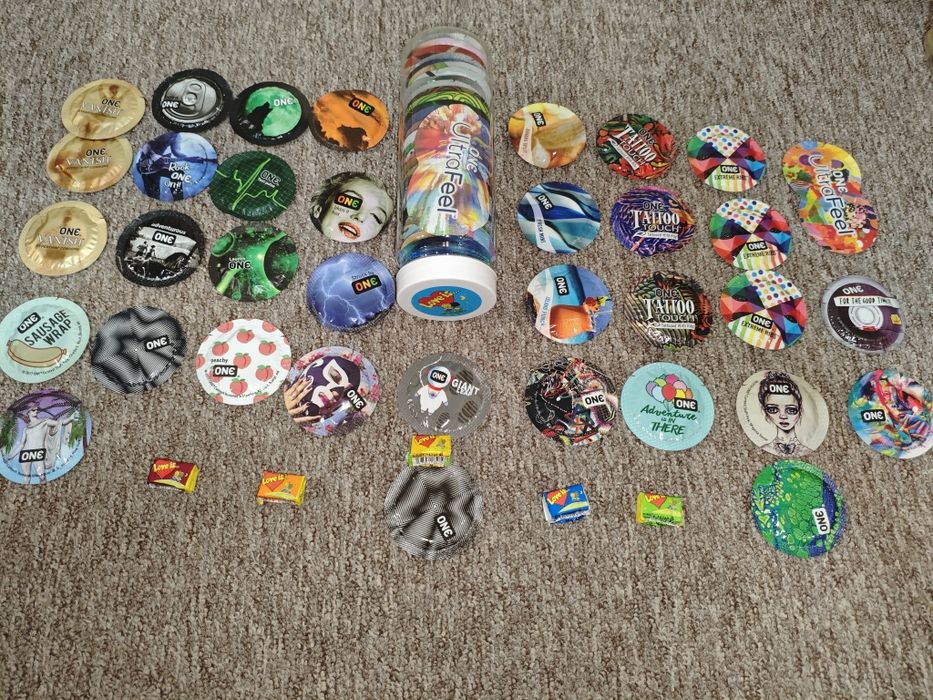 Подарочный набор презервативы One в банке 14шт или 35шт+5 жвачек Love