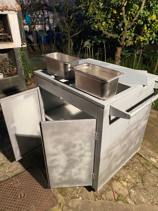 Roulotte para vender Cachorros / Bifanas como nova!