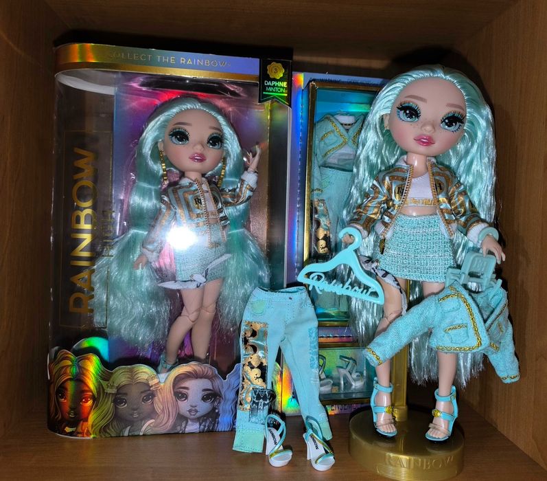 НОВА Daphne Minton Rainbow high
