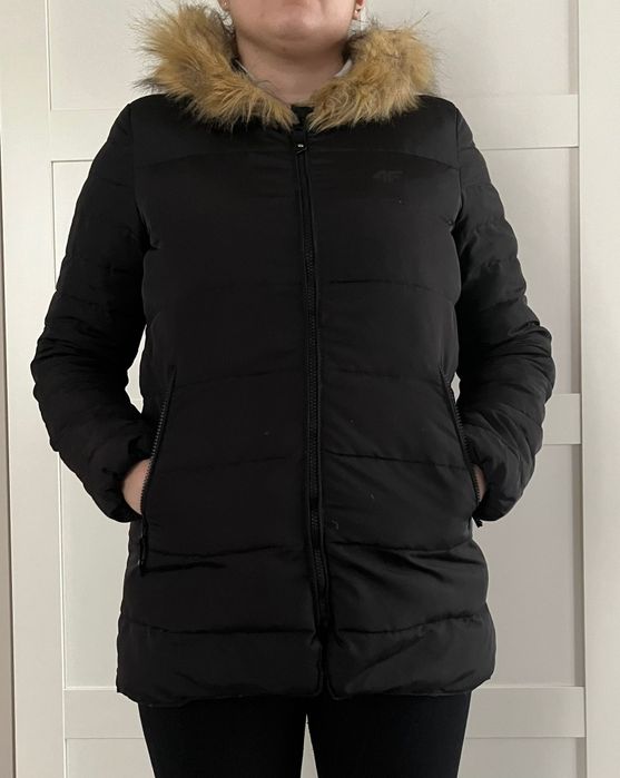 Kurtka puchowa damska S zimowa 4F czarna z kapturem KUD007