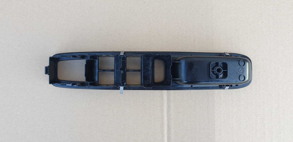 sandero stepway III 3 panel obudowa przełączników drzwi lewy