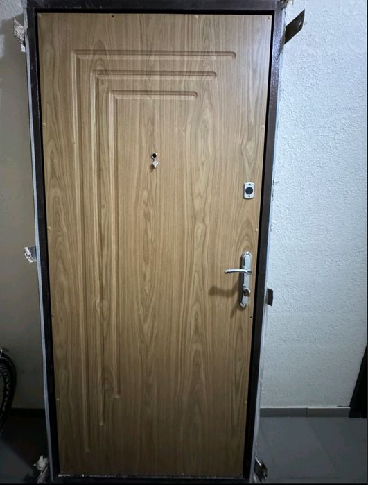 Продаю вхідні двері