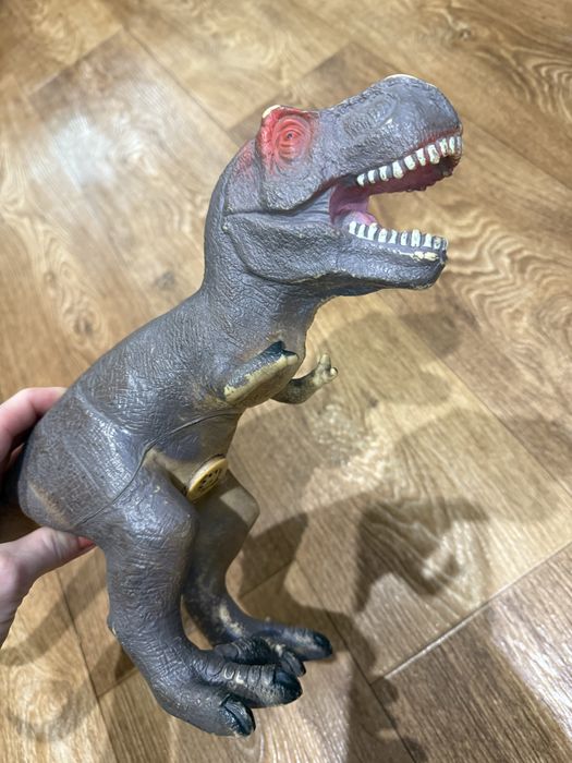 Игрушка динозавр