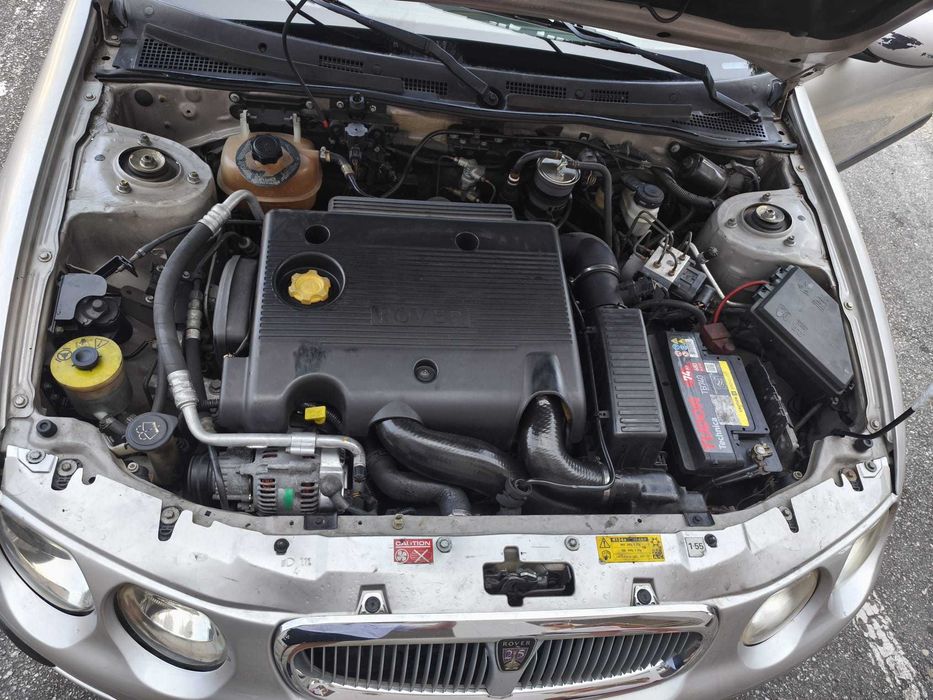 Carro Rover 25 do ano de 2000.