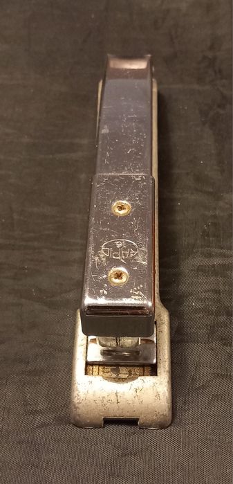 Agrafadores e furadores