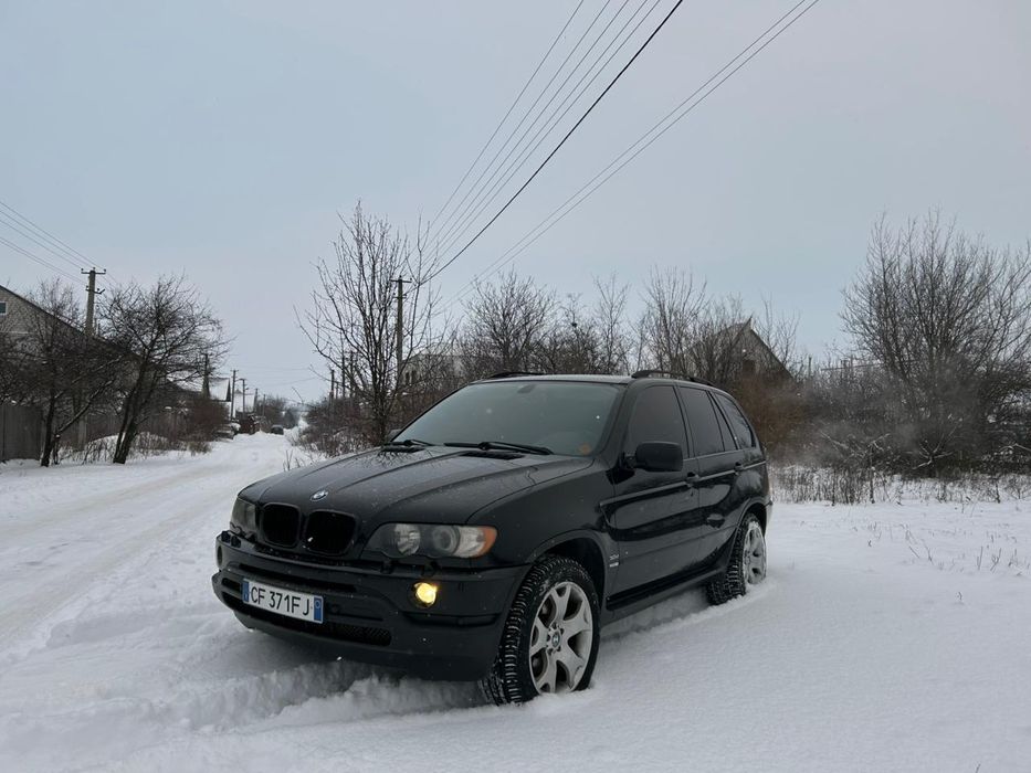 Продам правильний X5 Е53 автомобіль в гарному стані, 2003 року. Обслугована повністю, масла, фільтра, ходова, коробка - автомат перемикає відмінно, 3.0 діз. Двигун сухий , не димить , не коптить  ,їде дуже бодьоро.
  Доглянутий салон, гарне світло, кнопки всі робочі, тоніровка .Сів та поїхав . Авто вкладень не потребує.
Всі питання по  телефону ( торг). Ватсап, телеграм, вайбер. Документи в порядку.  
При потребі можу скинути відеообзор.