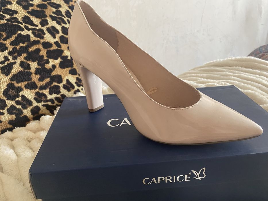 Класичні туфлі від Caprice