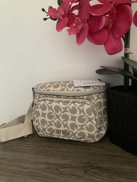 Nowa nerka crossbody Guess