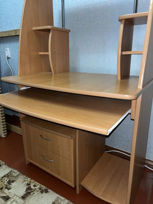 Компʼютерний/письмовий стіл